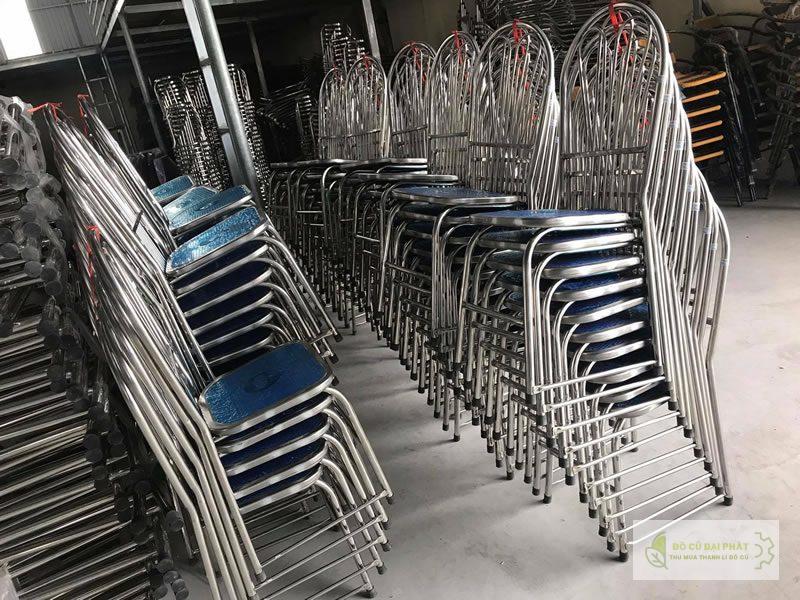 Giá ghế inox thanh lý so với hàng mới