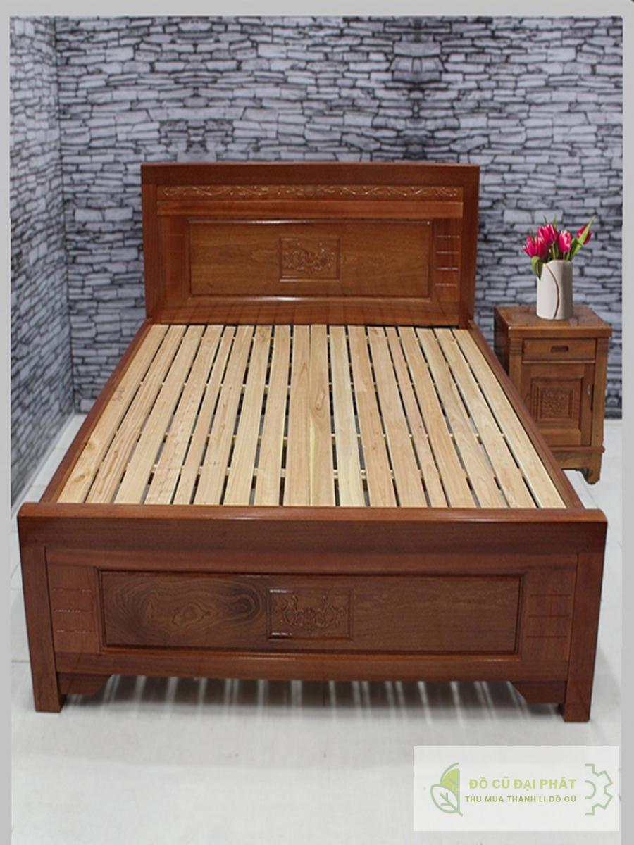 Kiểm tra chất lượng giường tủ cũ trước khi mua tại kho Giao Dịch Đồ Cũ TP.HCM